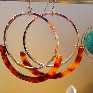 Gold & tortoise shell hoop earrings